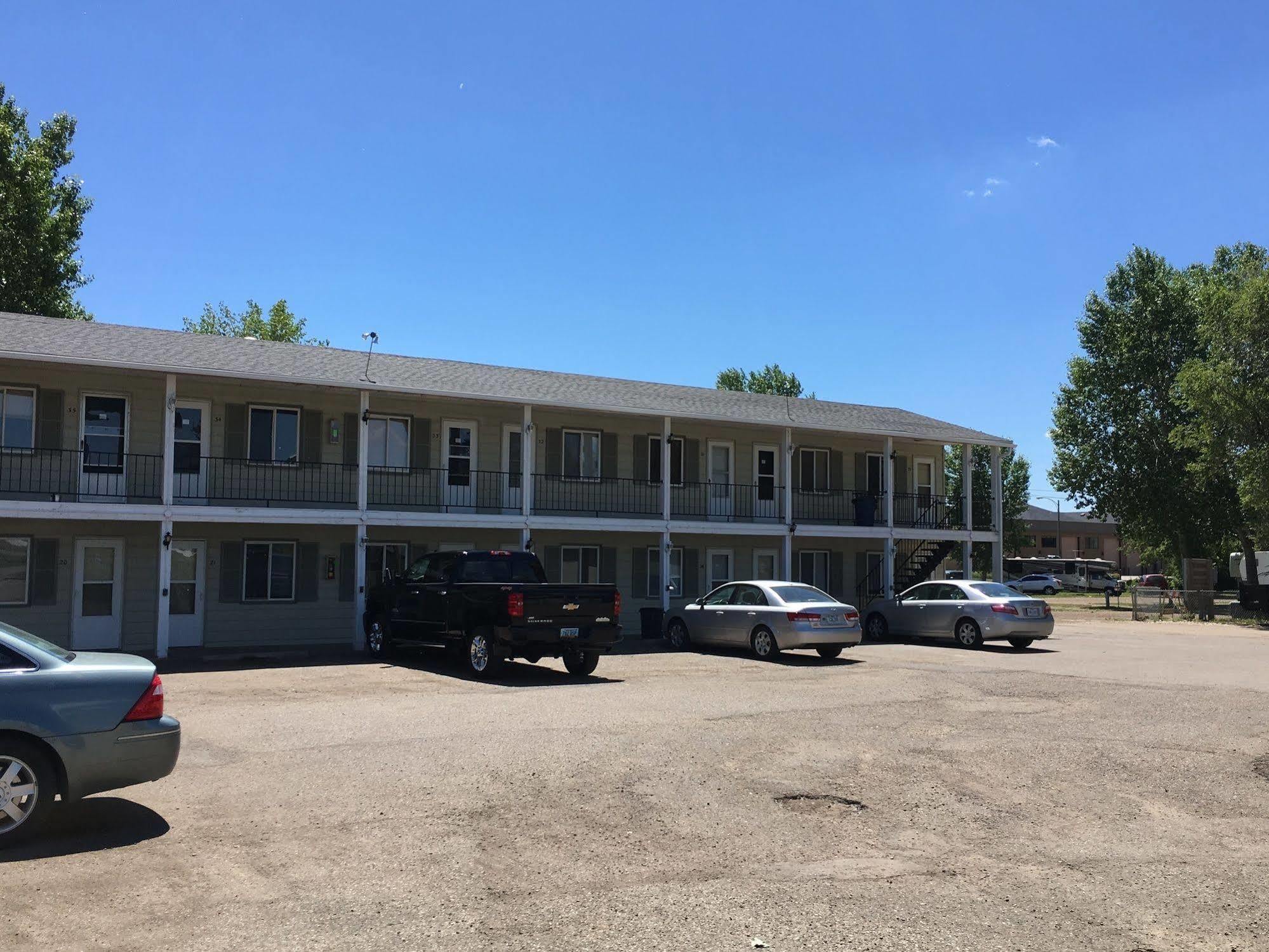 Colonial Motel And Rv Park Mandan Exteriér fotografie