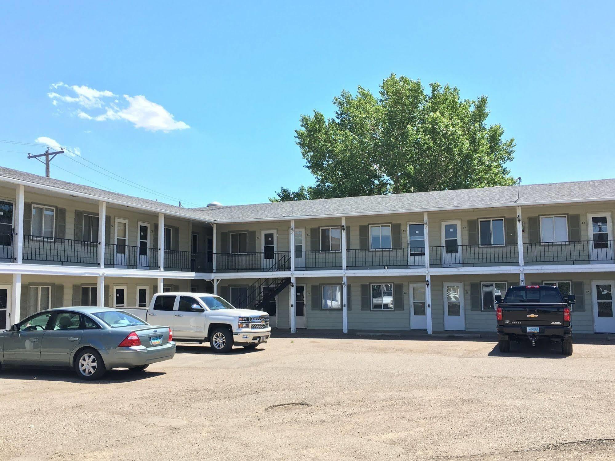 Colonial Motel And Rv Park Mandan Exteriér fotografie